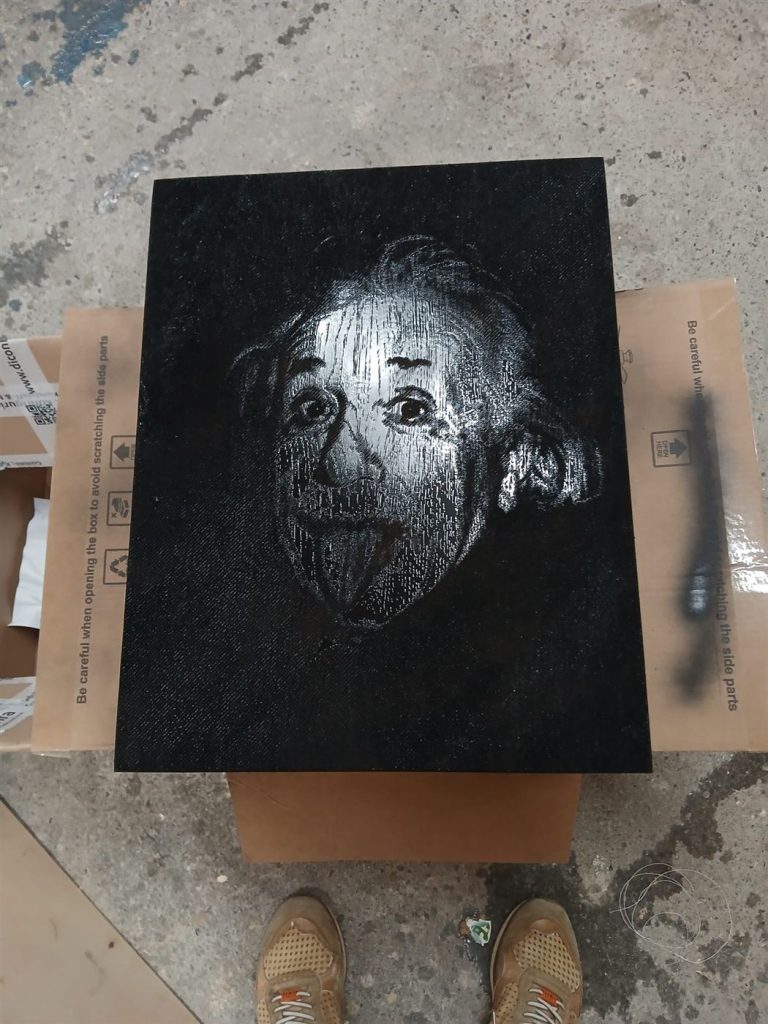 Fertig für den Versand – Oberfläche geschliffen und behandelt, verpackt und bereit zur Übergabe.